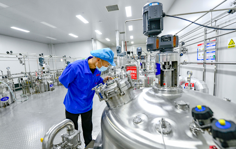 頭孢顆粒生產(chǎn)煥新！銀星機械直線篩 + 真空上料機：GMP 合規(guī)無縫銜接，損耗直降 2.5%